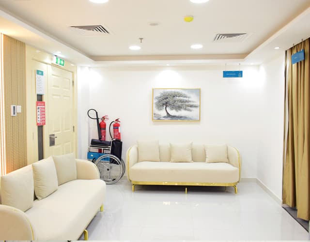 Royal Treat Clinic treatment room and facilities